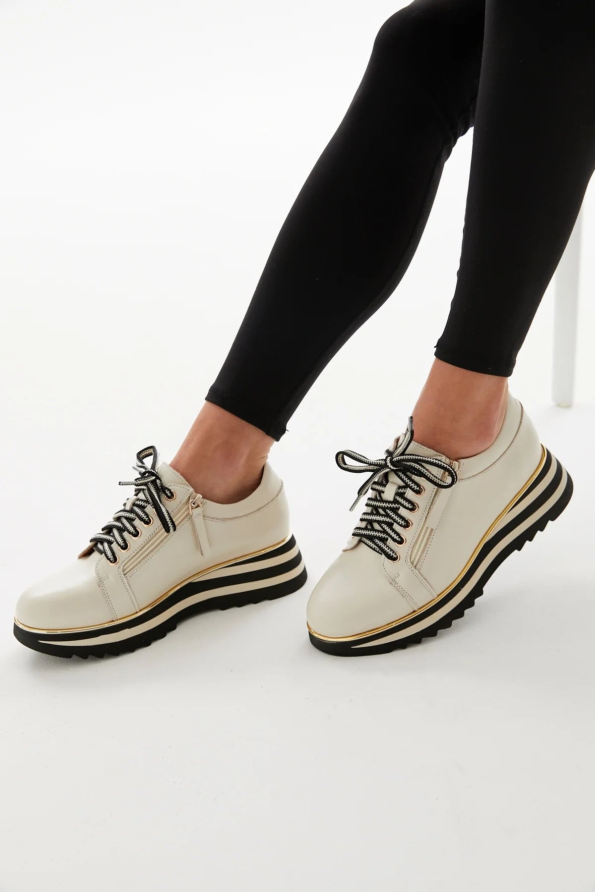 Alfie & Evie Hosting - Cream Leather