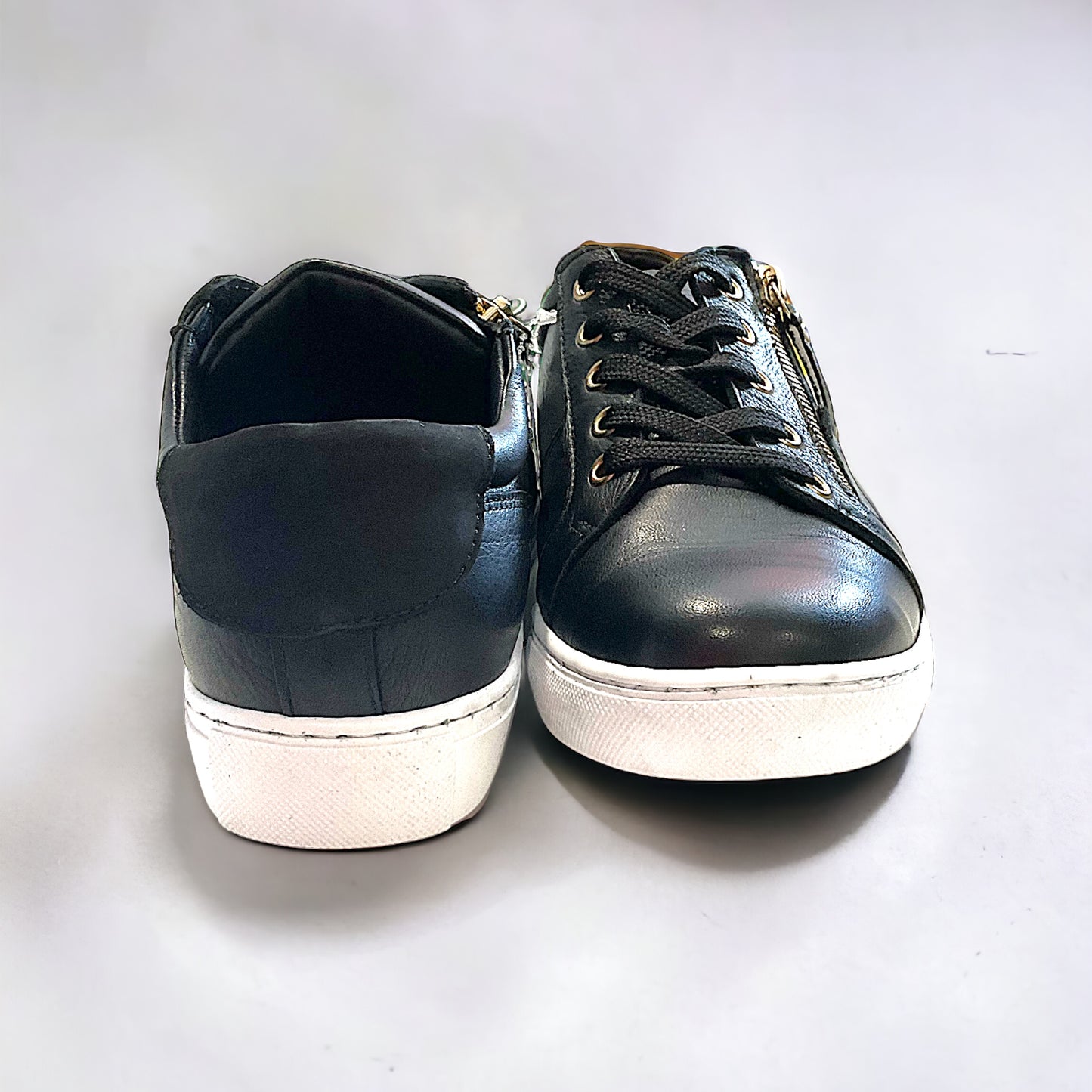 Cabello EG520 - Black Leather