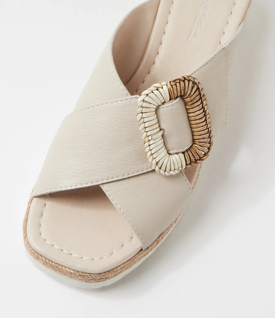 Django & Juliette Iveta Slide - Almond Leather