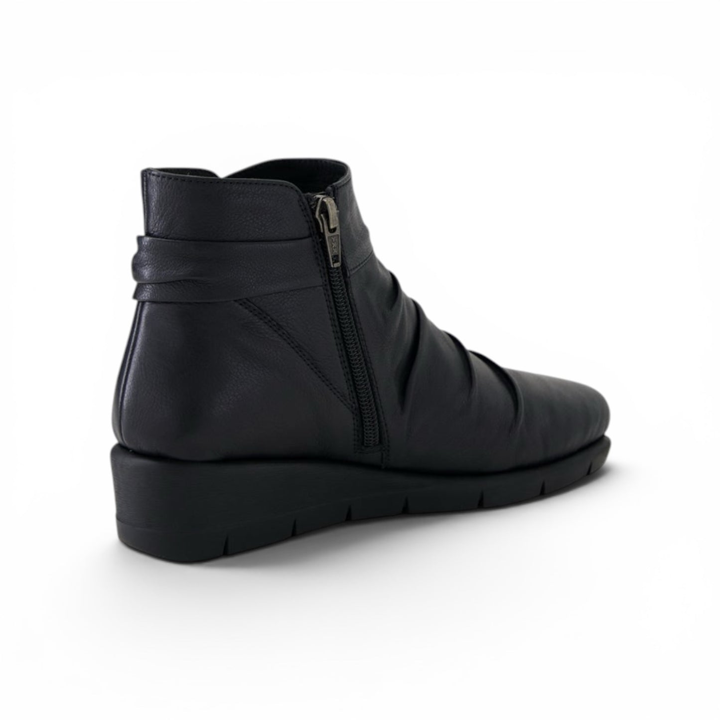 Supersoft Magnific - Black Leather Ankle Boots