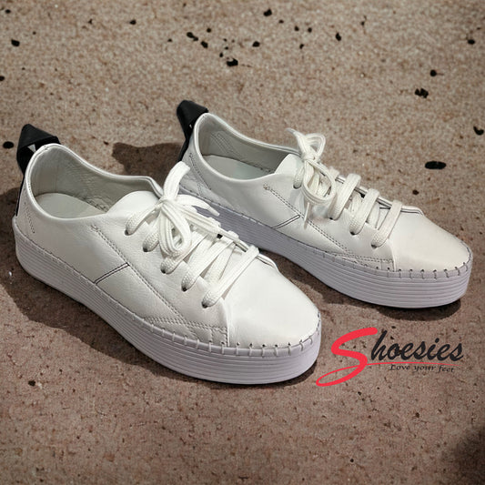 Bueno Sailor Sneaker - White