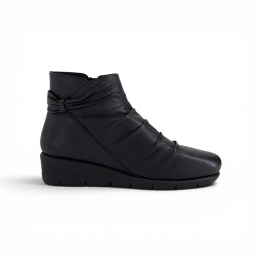 Supersoft Magnific - Black Leather Ankle Boots