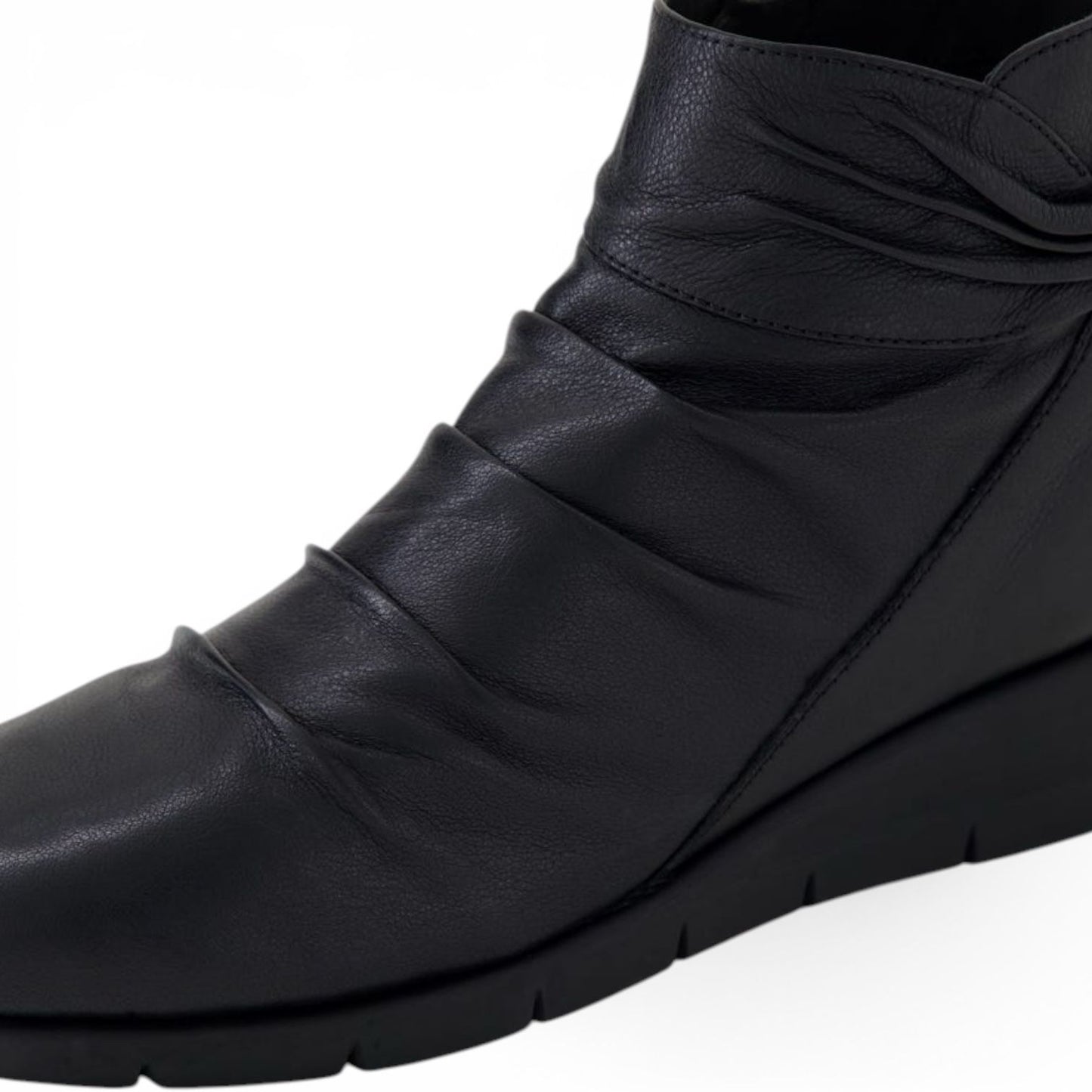 Supersoft Magnific - Black Leather Ankle Boots